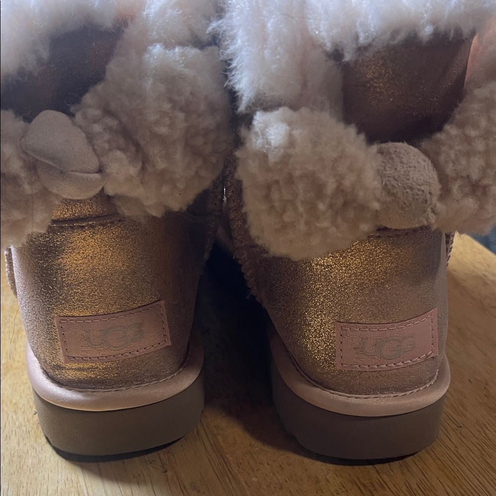 Cozy pink Metallic Boots with Faux Fur Lining - Picture 2 of 9
